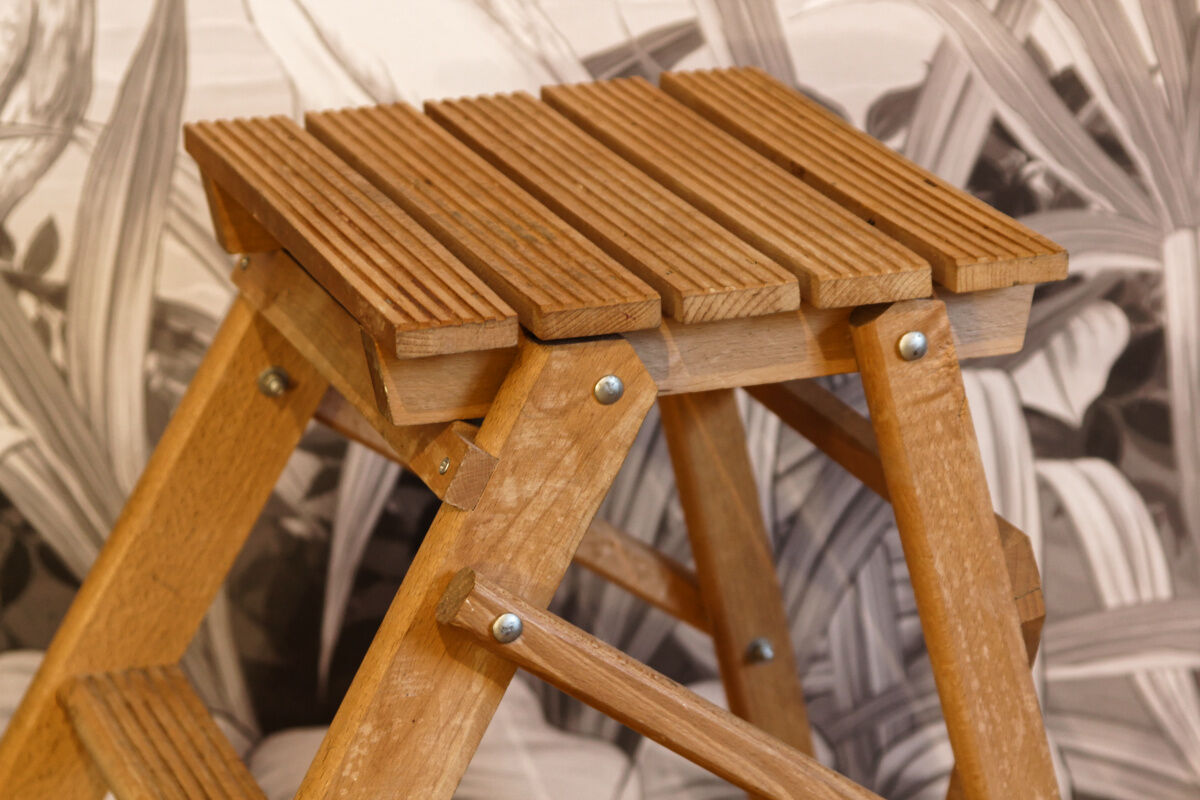 Folding wooden stepladder
