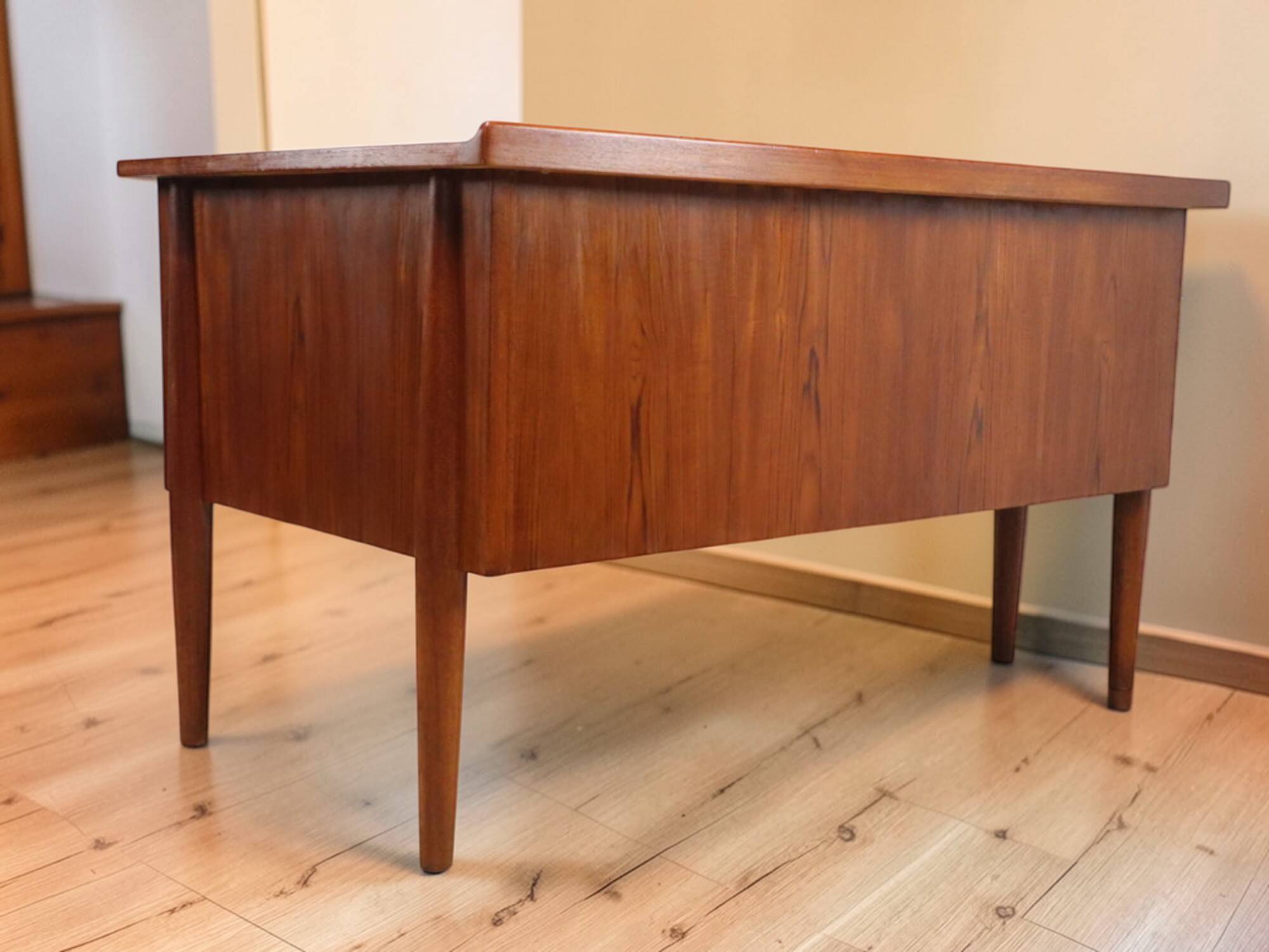 Scandinavian "boomerang" free-form desk in teak - 1960s