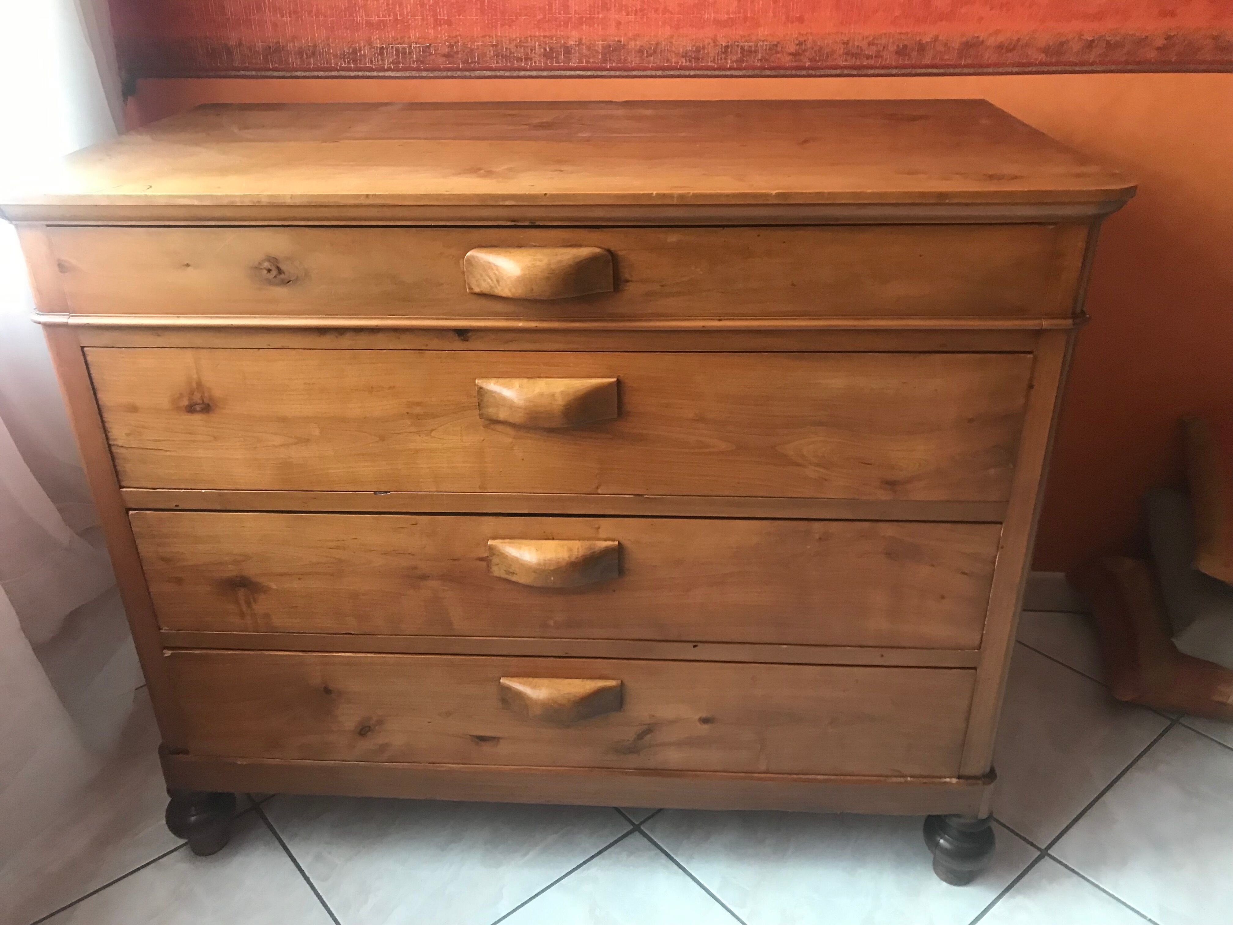 Solid wood chest of drawers