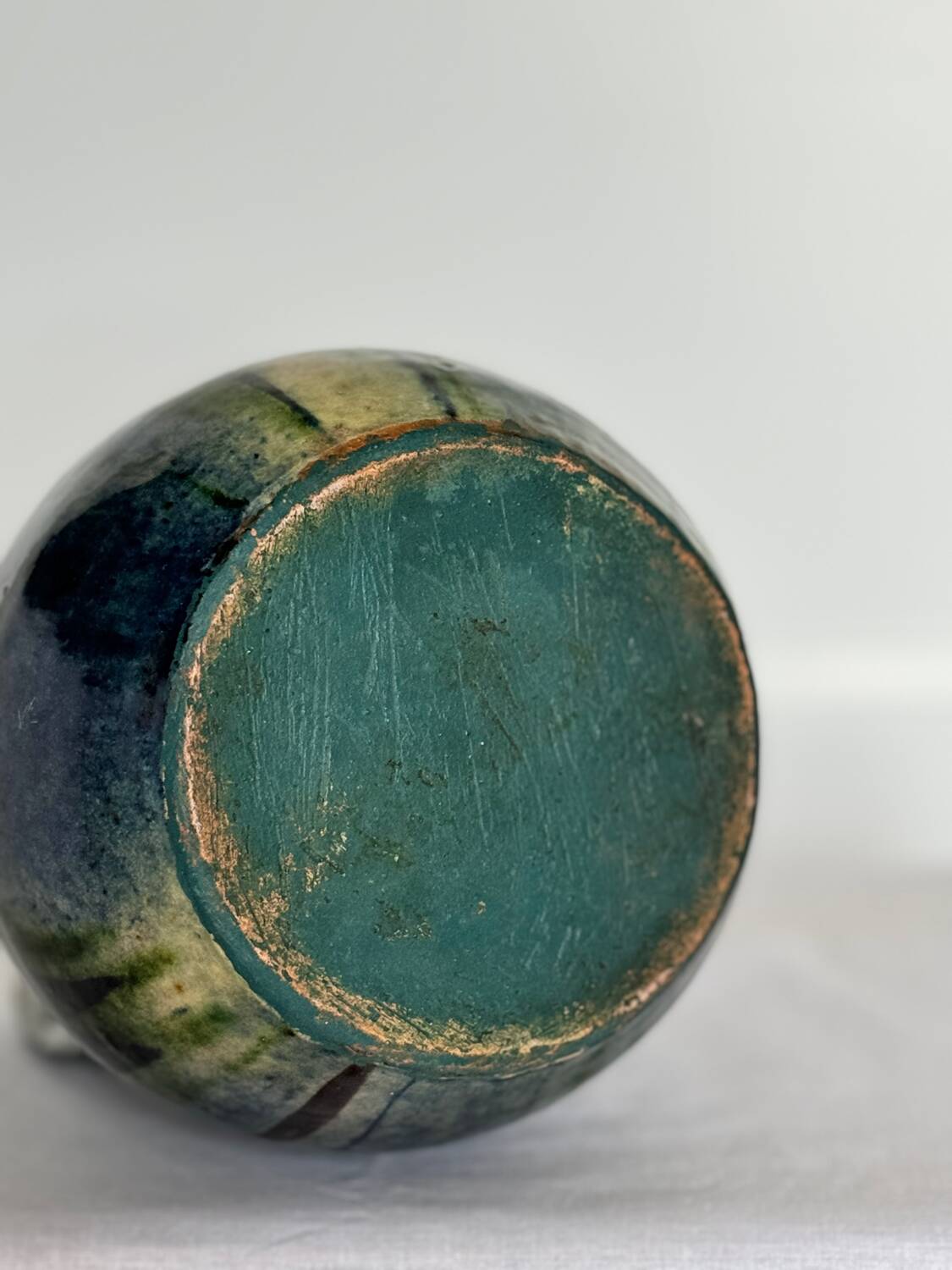 Handmade vase in mixed earth