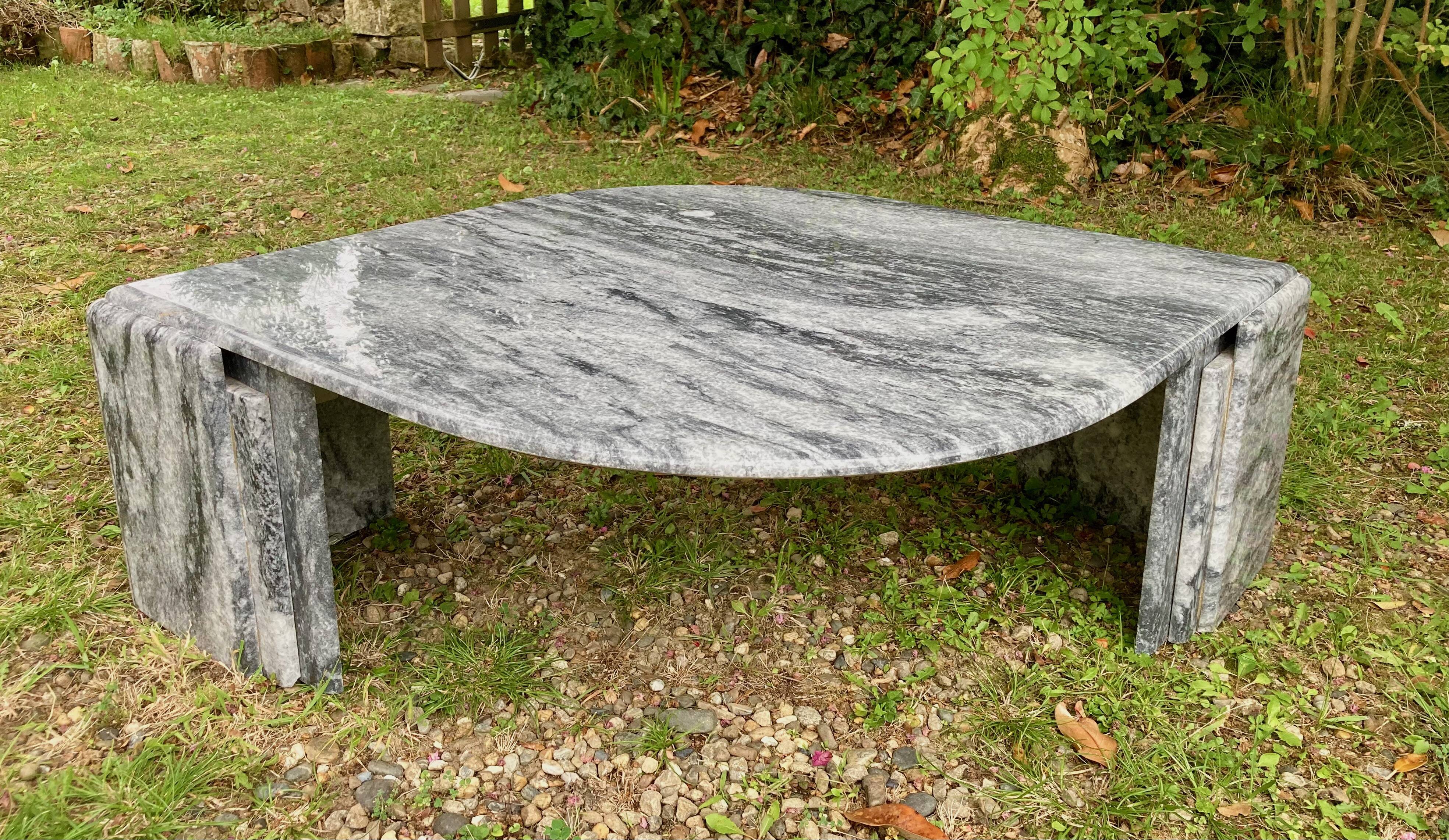 Table Eye by Roche Bobois