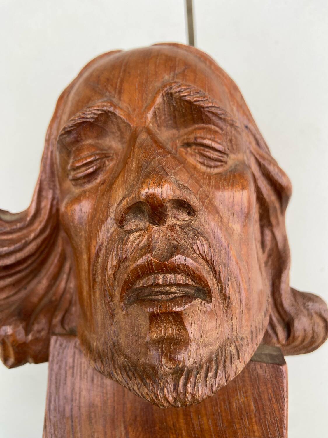 Carved wooden subject by Ferdinand PARPAN representing Christ