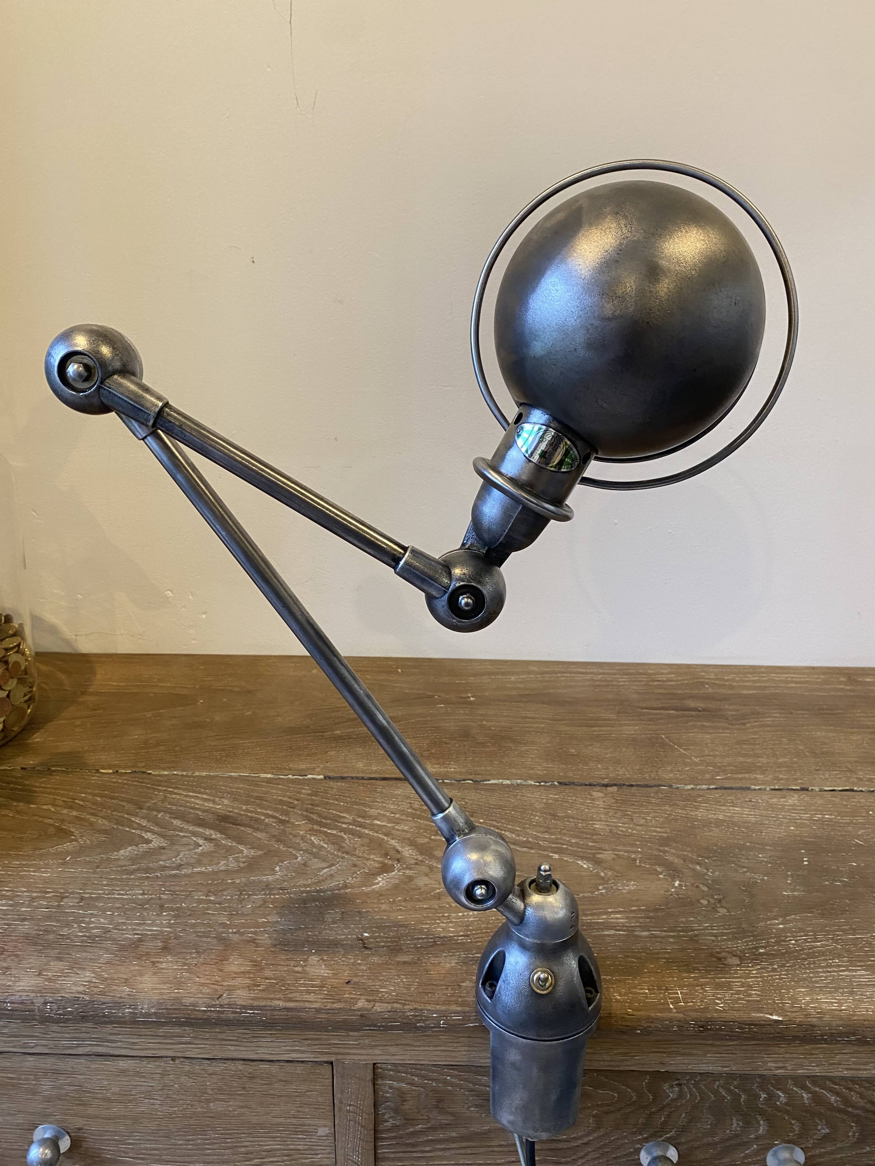 Jieldé desk lamp with 2 arms of 40cm and 25cm with a clamp base.