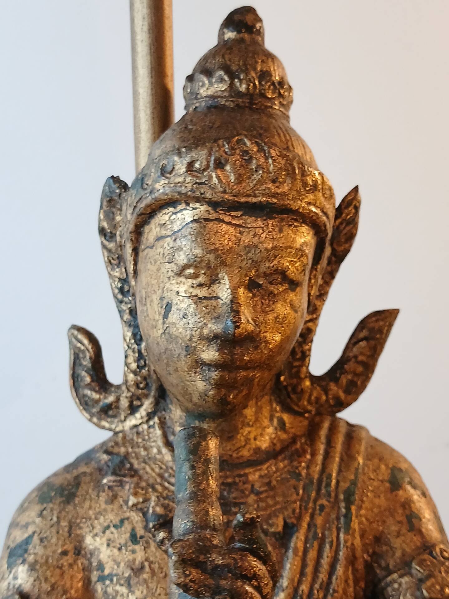 Unique and monumental Siamese bronze lamp from the 19th century, stamped.