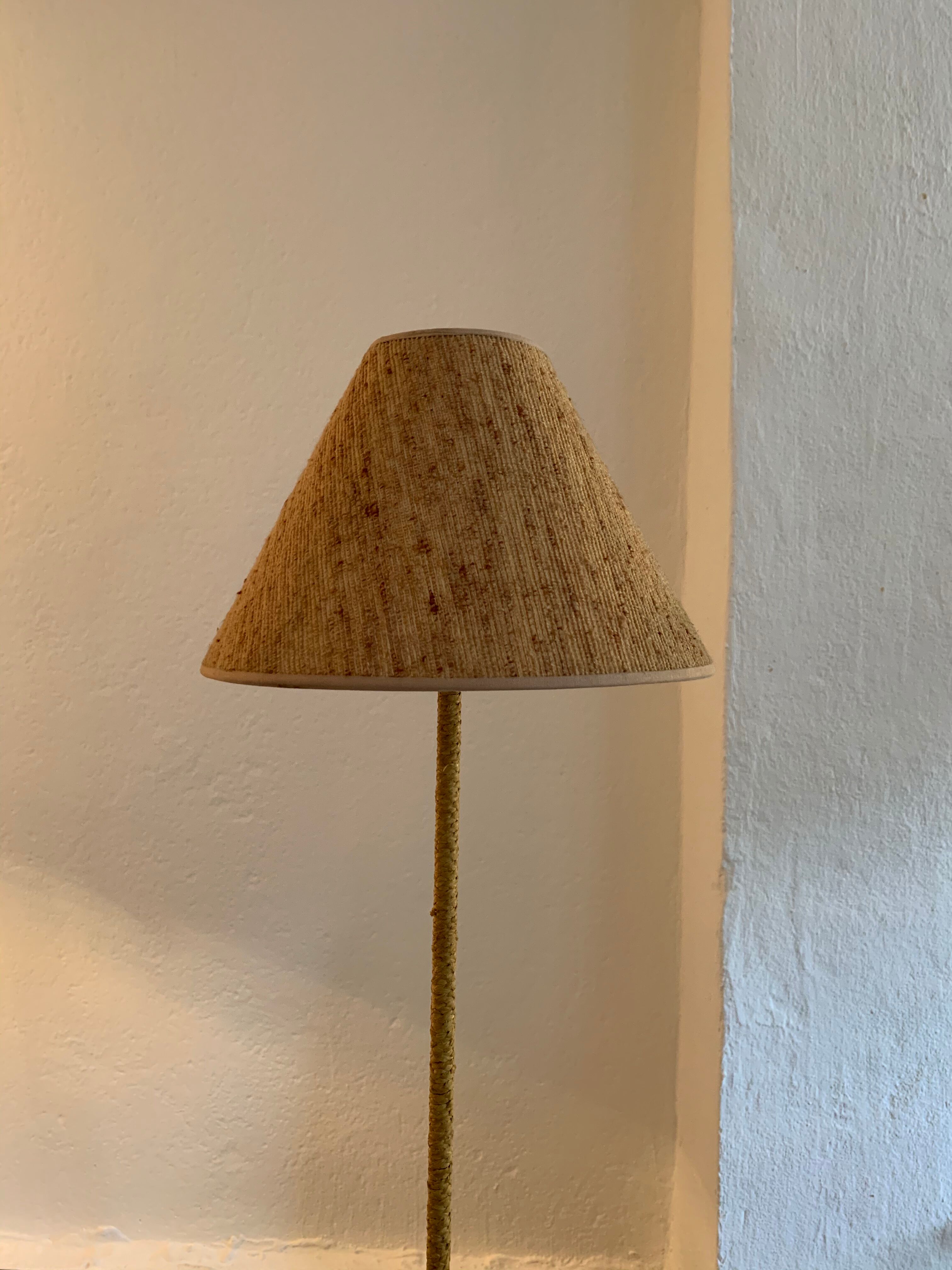 Vintage tripod rope lamppost