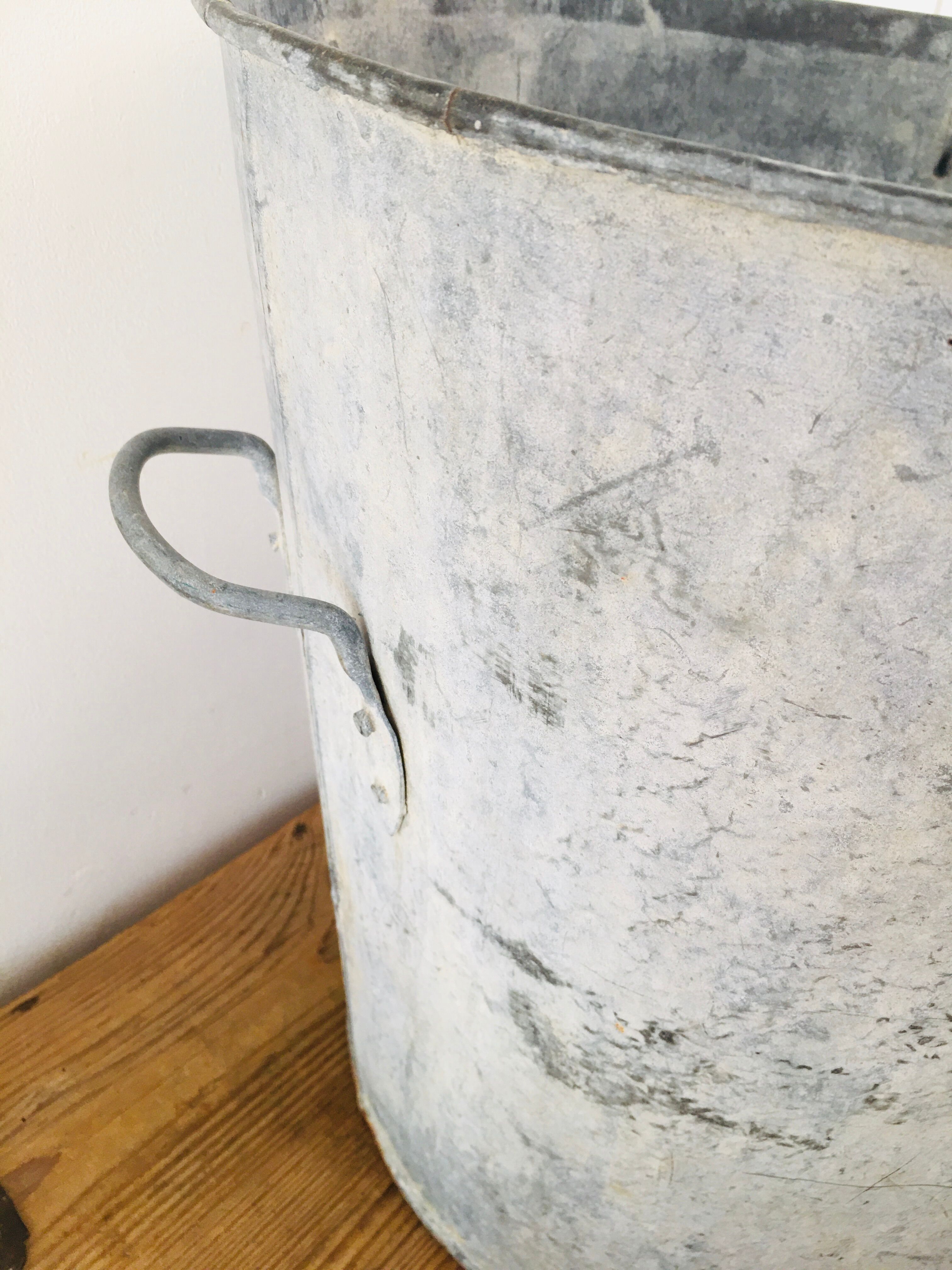 Zinc bucket