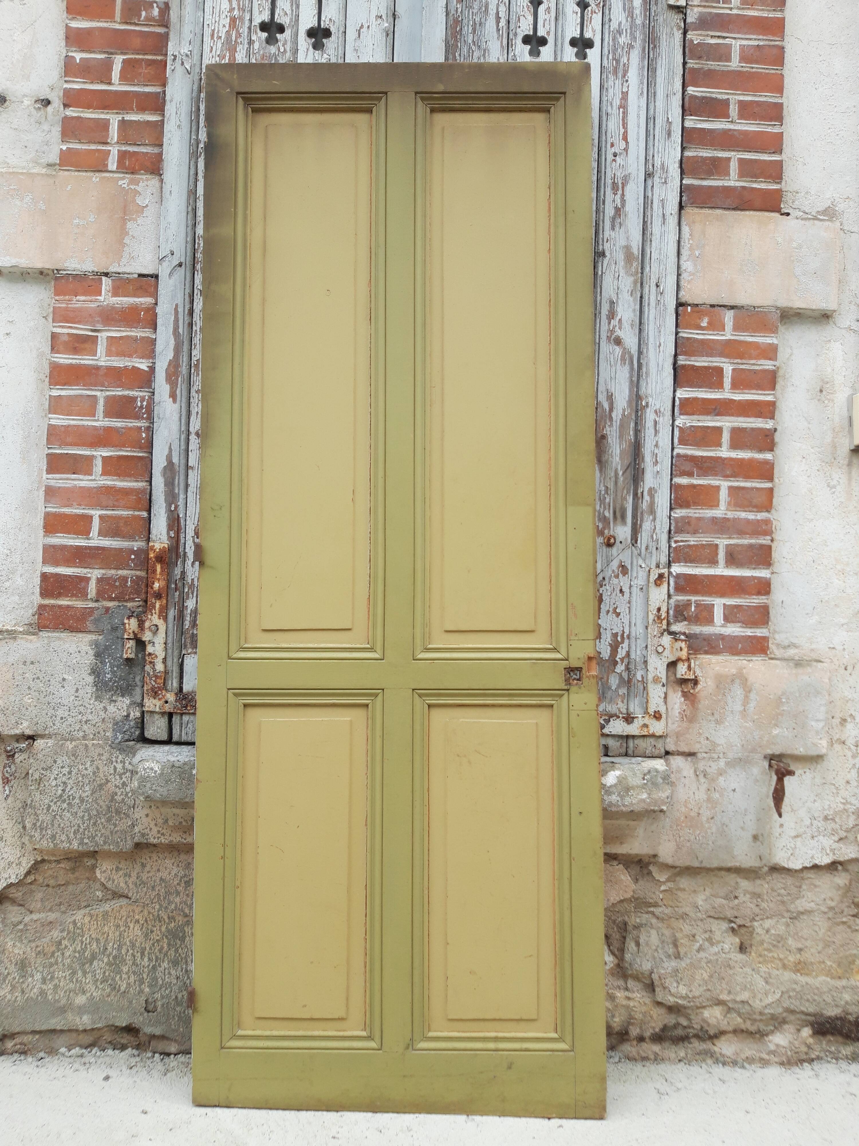 Ancienne porte de communication moulurée