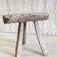 Tabouret tripode brutaliste en bois massif - mid. XXeme