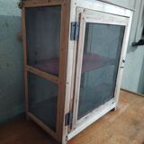 Wall-mounted pantry in vintage mesh wood