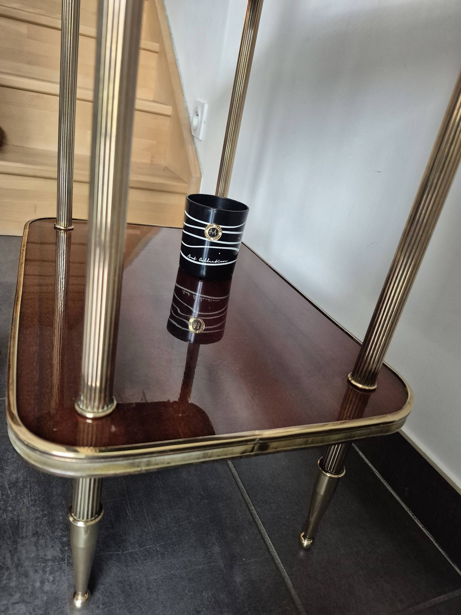 Desserte / Petite table d'appoint plaquage acajou et laiton mid century
