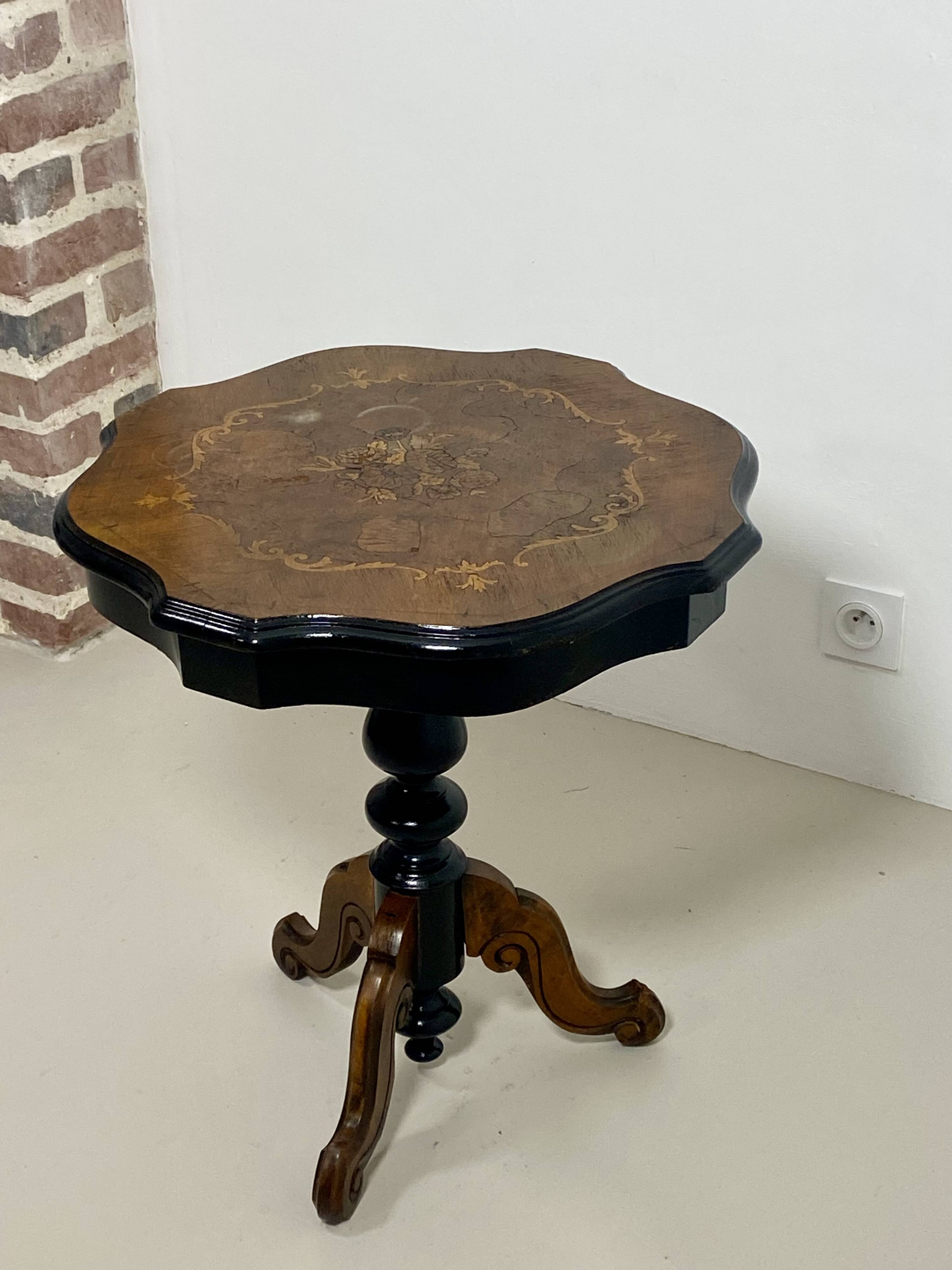 Two-tone black and mahogany pedestal table with mahogany veneer