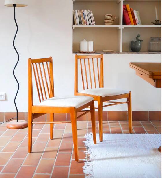2 chaises scandinaves