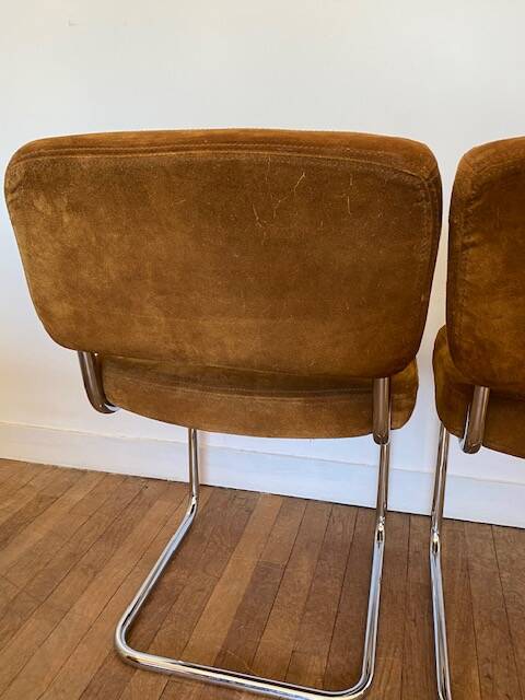 Chaises daim cognac Roche Bobois