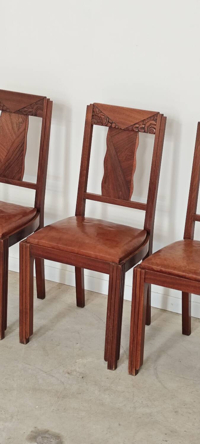 Set of 6 Art Deco chairs in Oak and Walnut with camel leather.