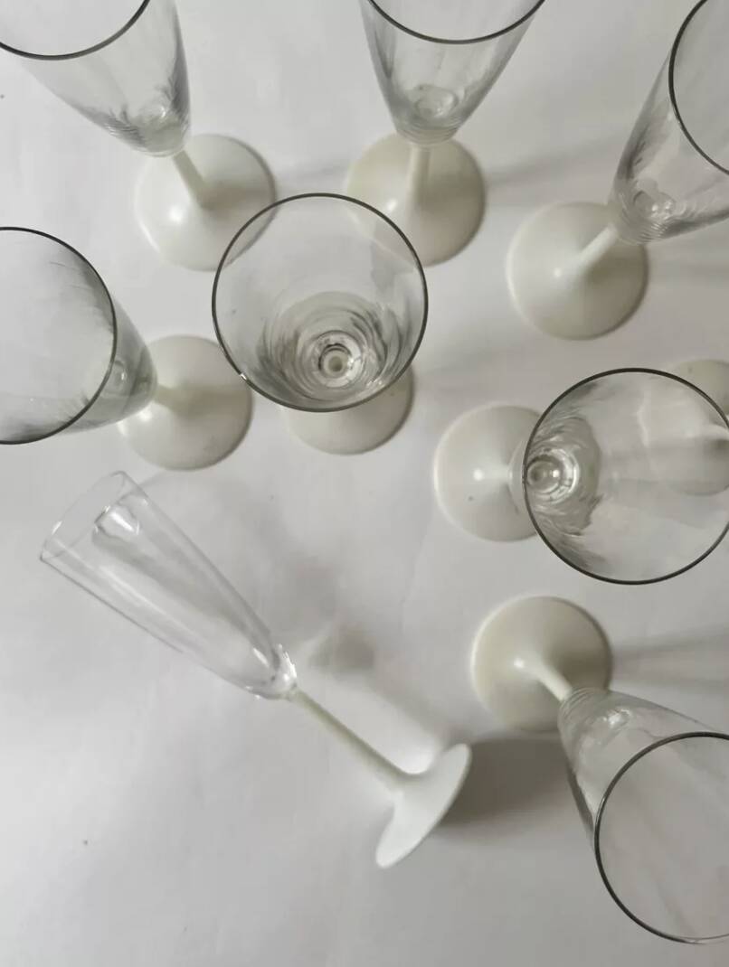 Service 9 coupes a champagne en verre et verre dépoli opaline, France 1970