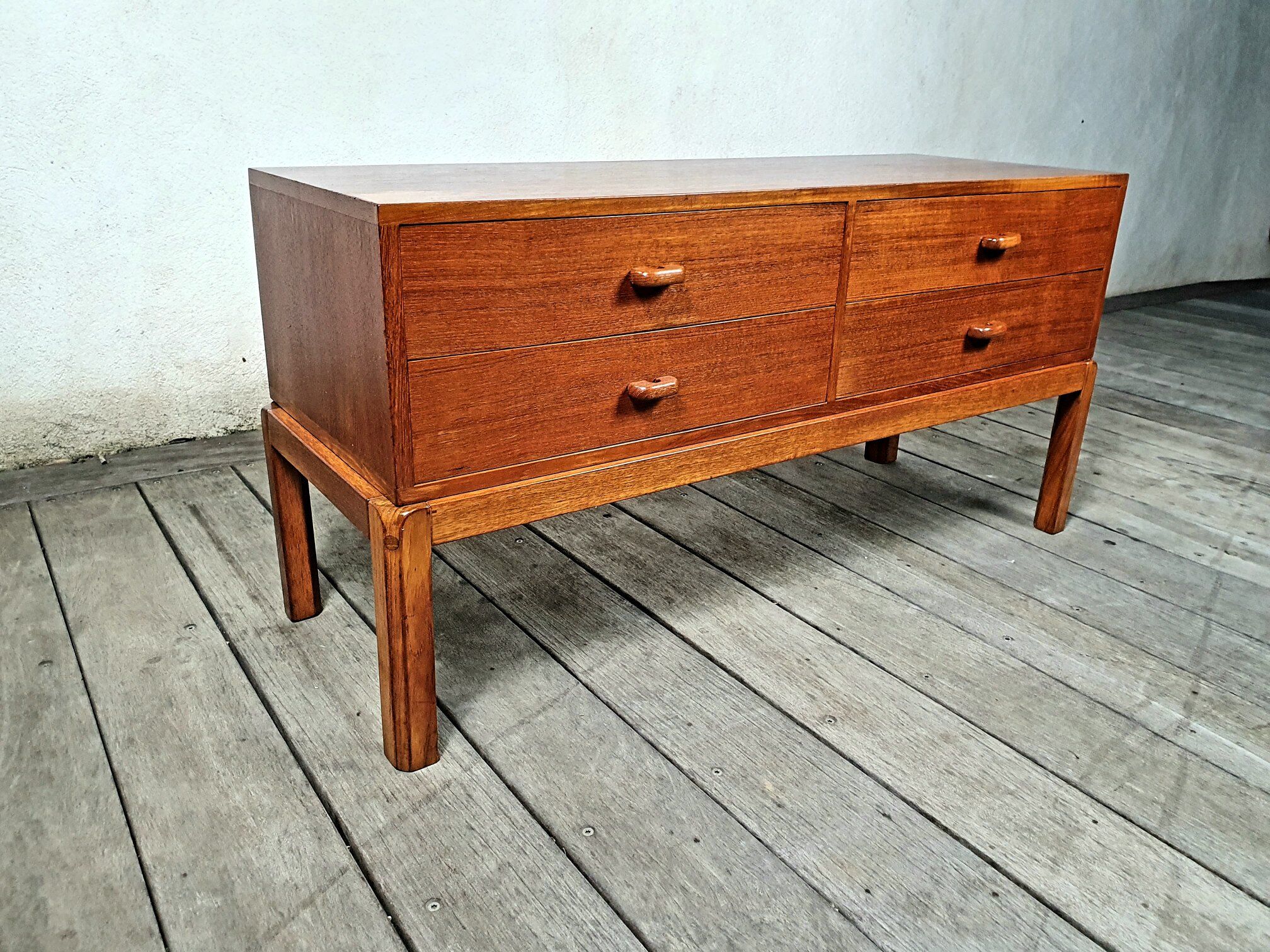 Danish bass dresser teck aksel kjersgaard odder