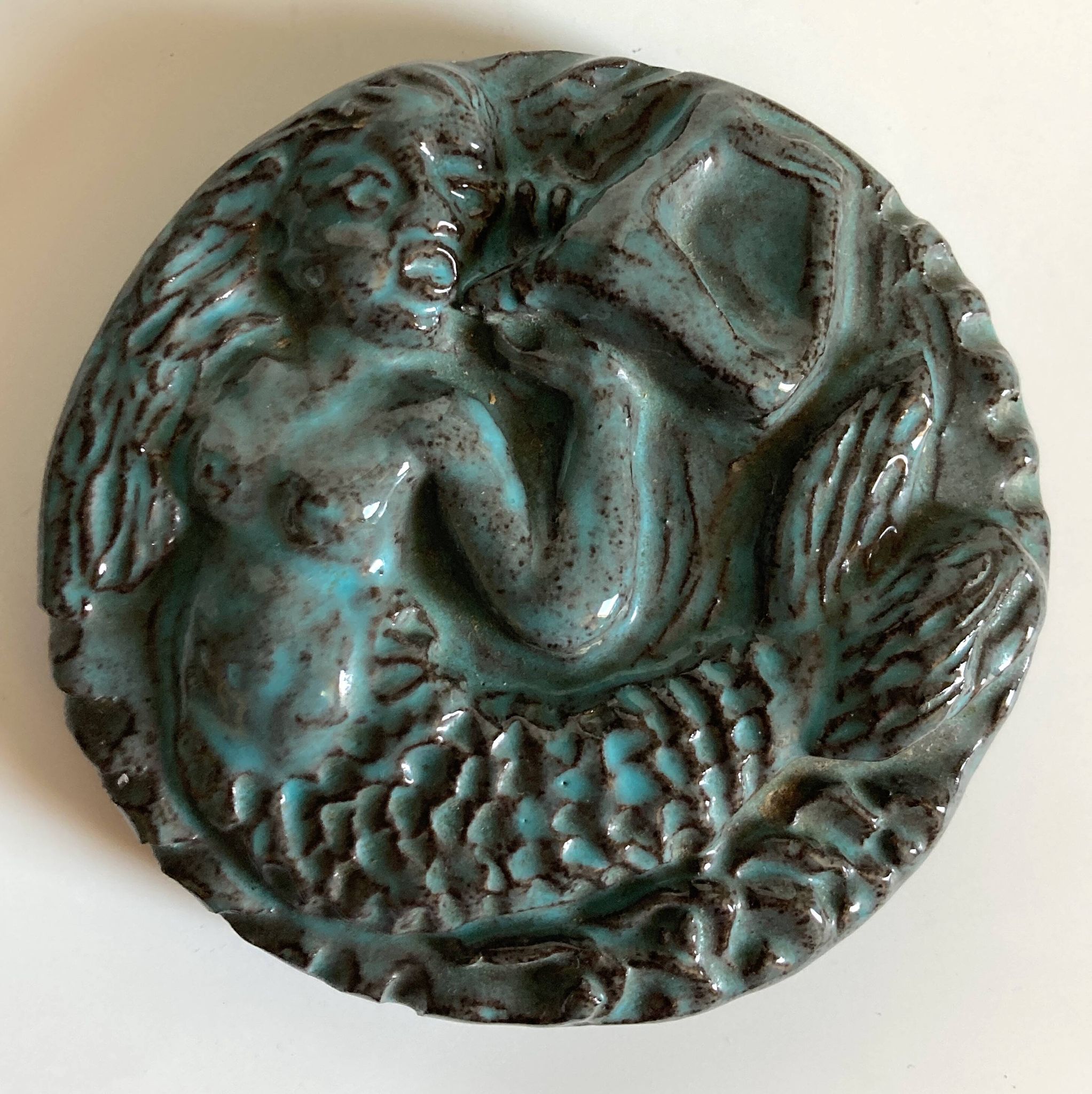 Boîte bonbonnière en céramique (grès) émaillée vert-bleu à décor d'une sirène Mi XXème