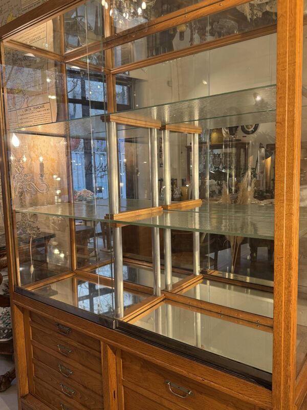 Grande vitrine ancienne de commerce en chêne