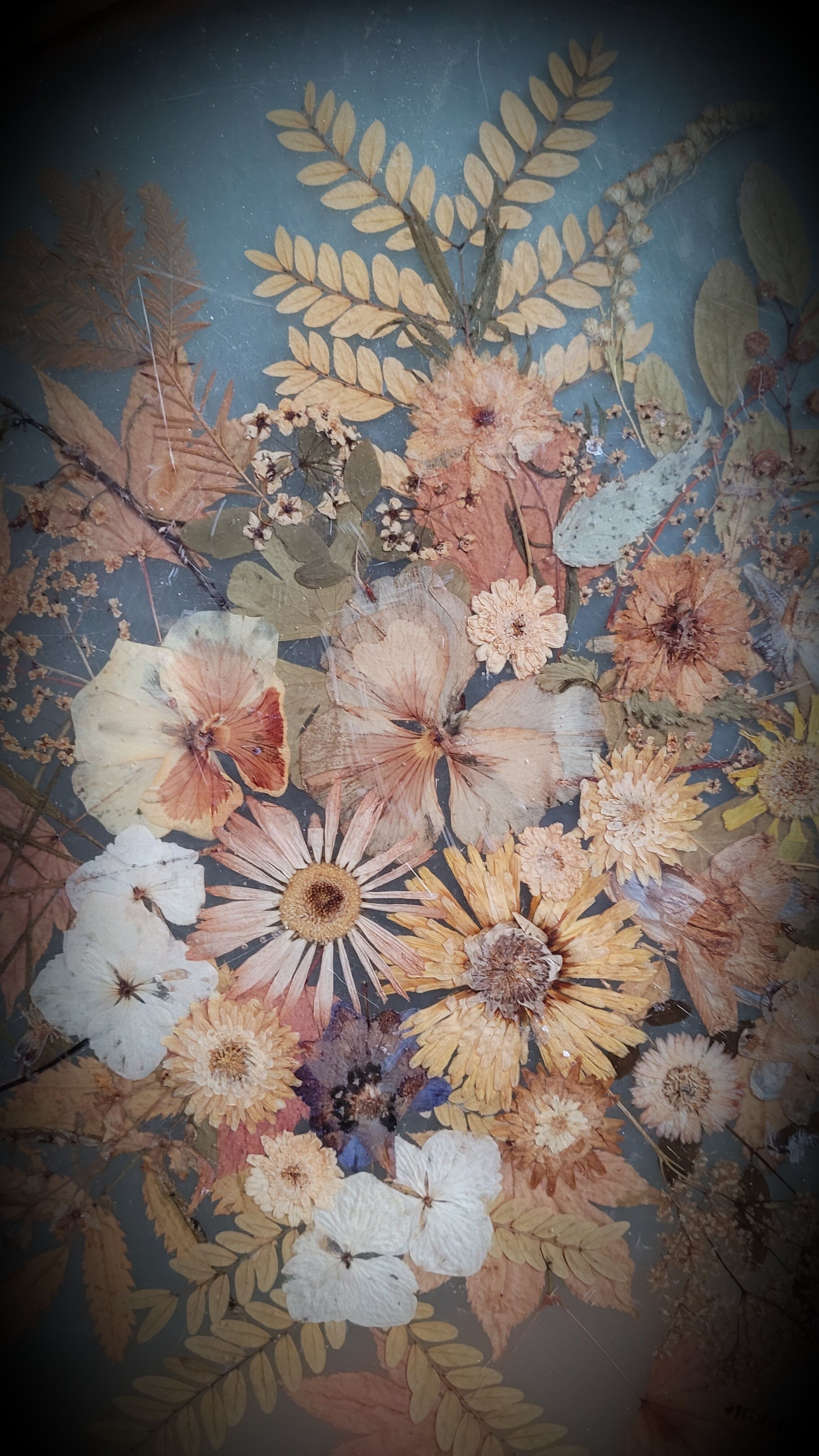 Rattan tray dried flowers