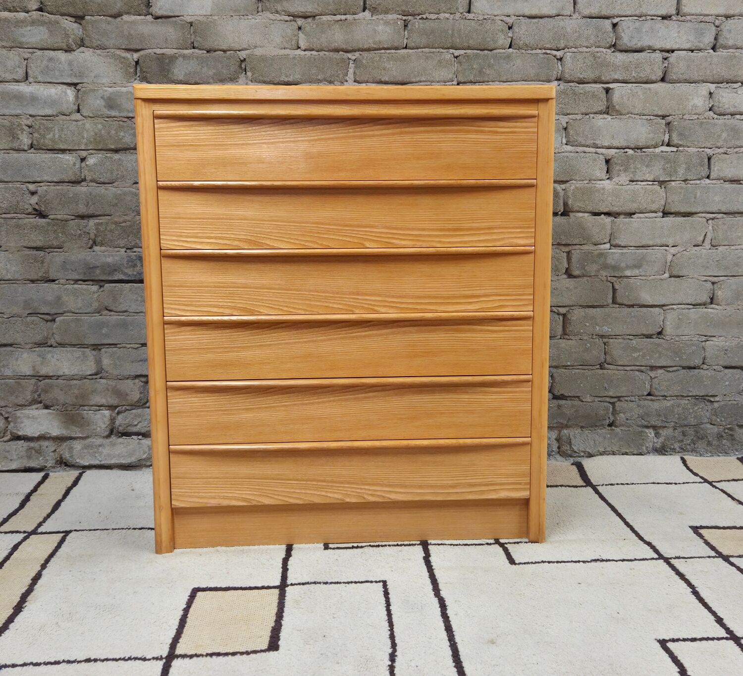 Vintage Scandinavian wooden chest of drawers with 6 drawers from the 1970s.