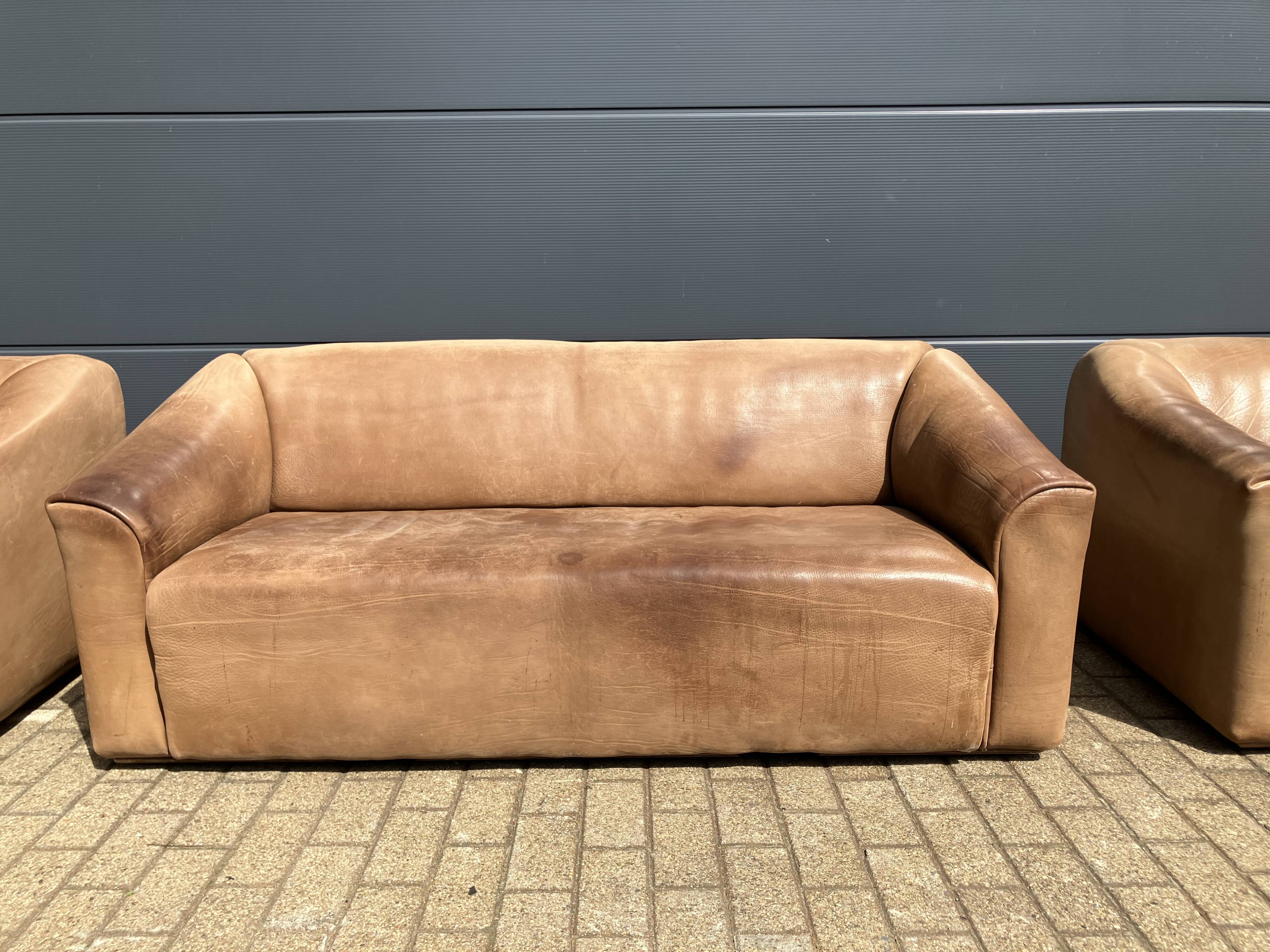 3-seater De Sede sofa in 5mm NECK Buffalo leather, Cognac color