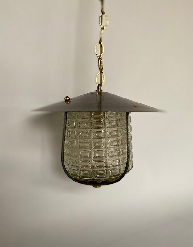 Black metal hanging lamp