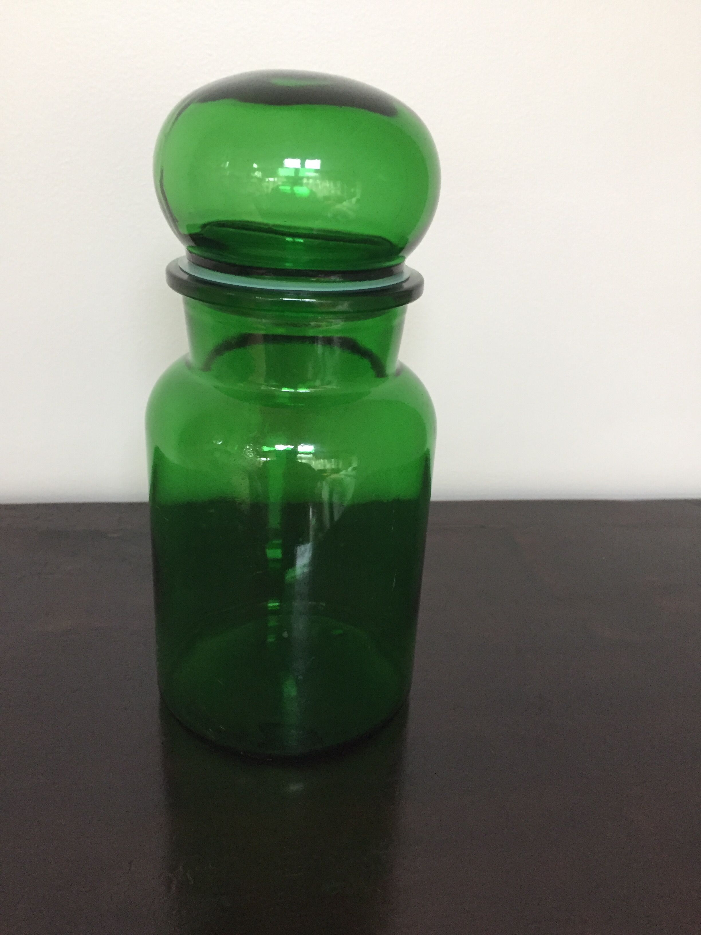 Jarl or Pot of apothecary 70s in green glass