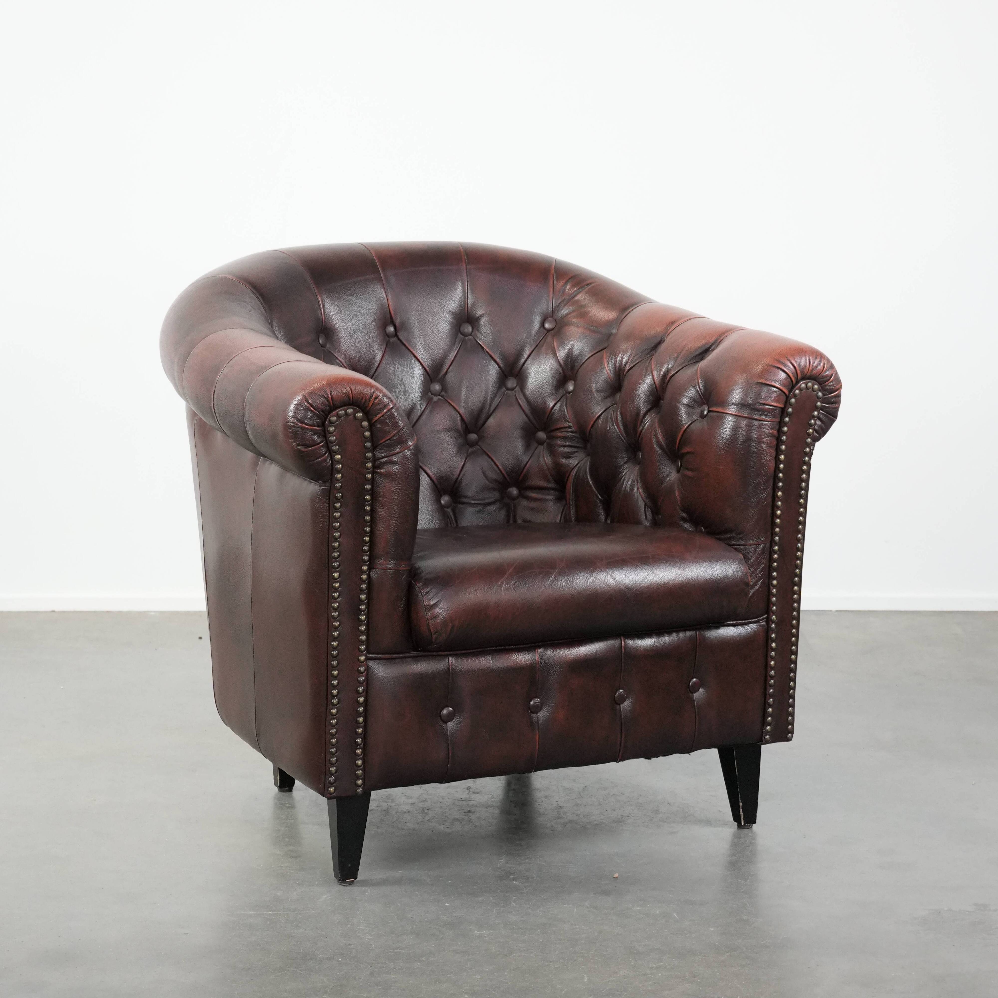 Classic English-style Chesterfield club armchair in cowhide leather