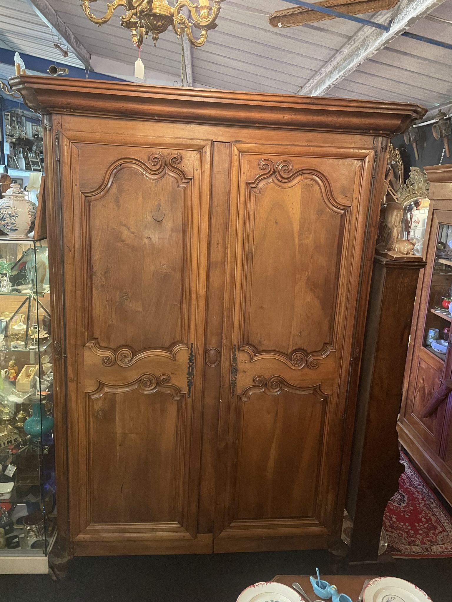 Armoire Louis XV en noyer