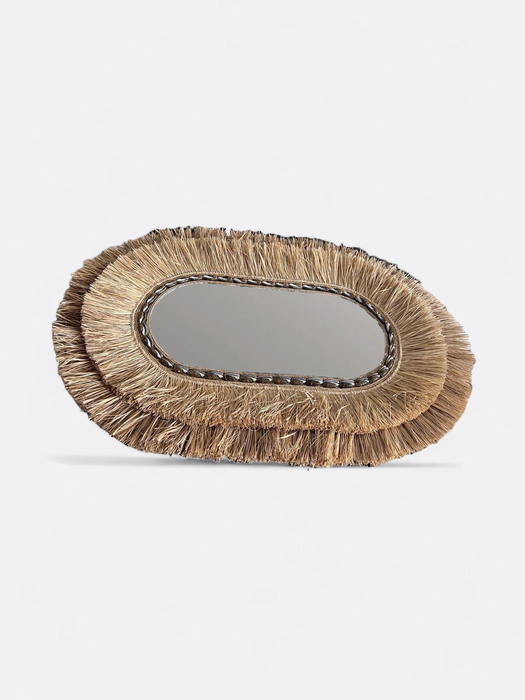 Handcrafted oval mirror in raffia and shells