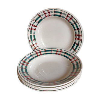 Cinq assiettes Saint-Amand terre de fer motif écossais