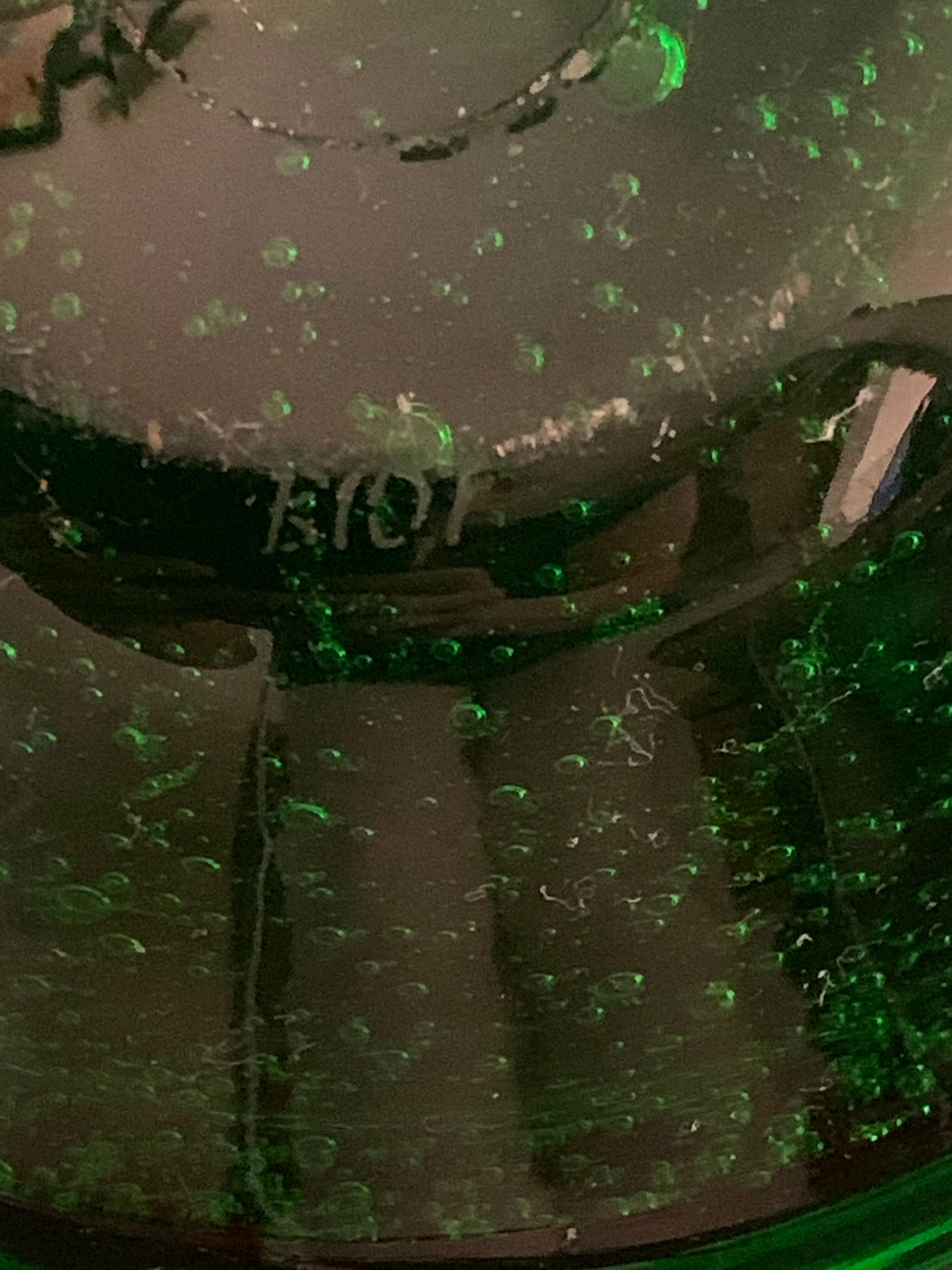 Cendrier Biot en verre vert avec pilon écrase cigares 1960