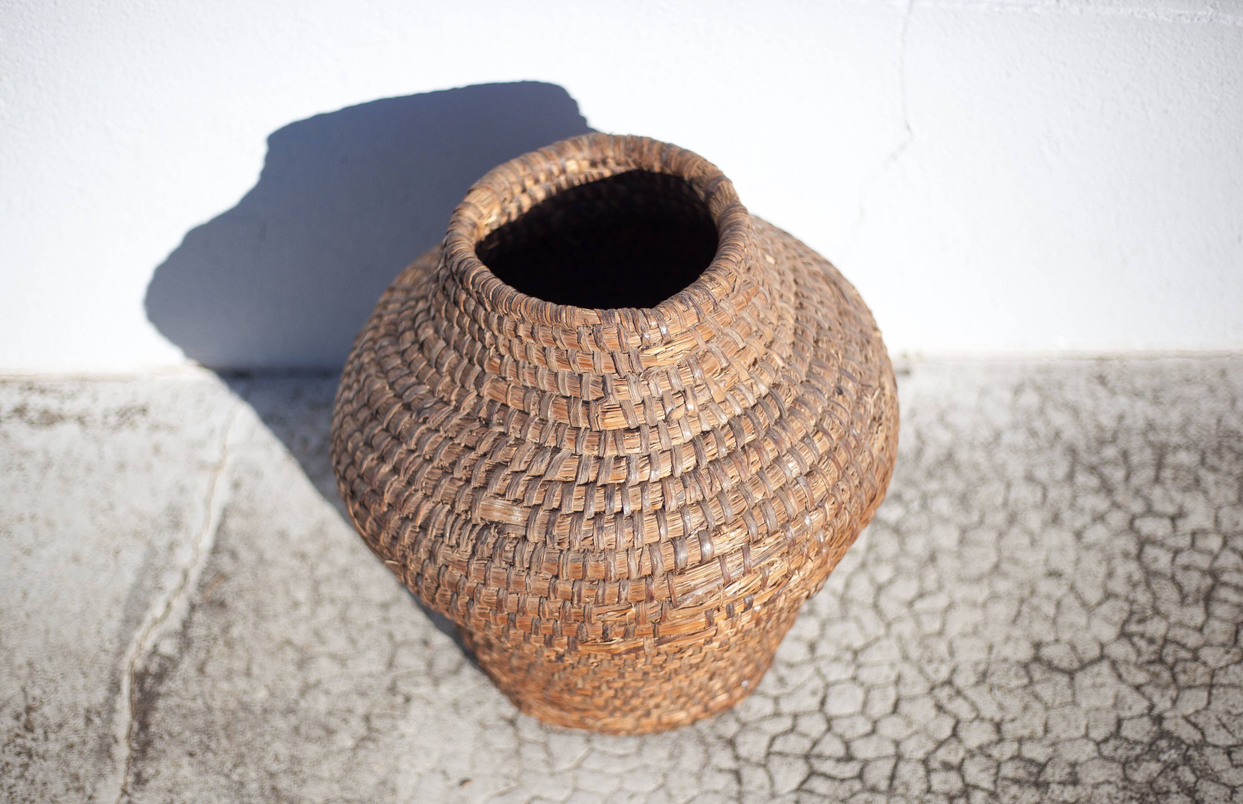 Old basket, burgundy straw and bramble, woven basket with lid, interior decoration, storage