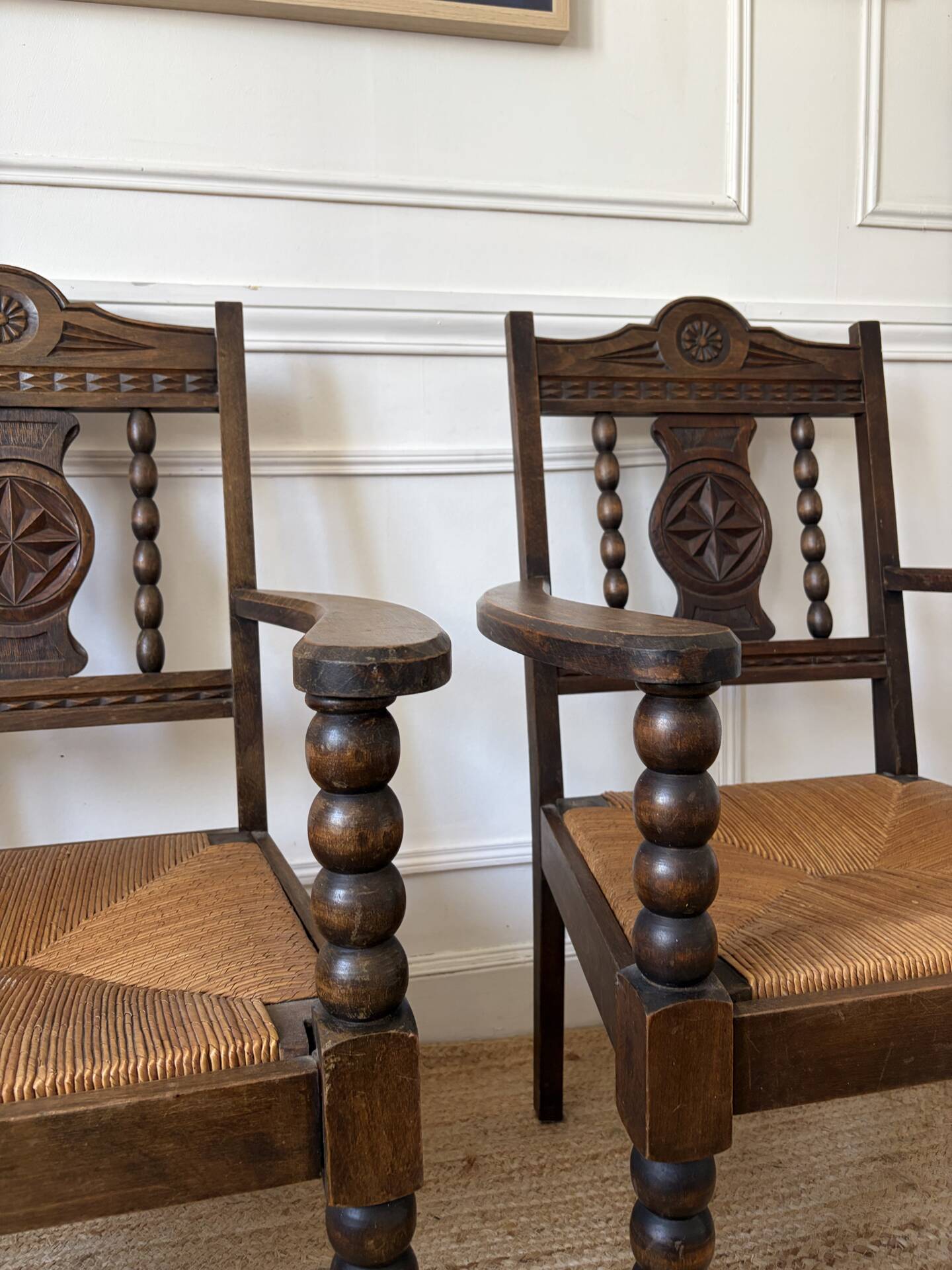 Paire de fauteuils rustiques esprit Charles Dudouyt