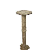 Piédestal chinois sculpté en faux ivoire