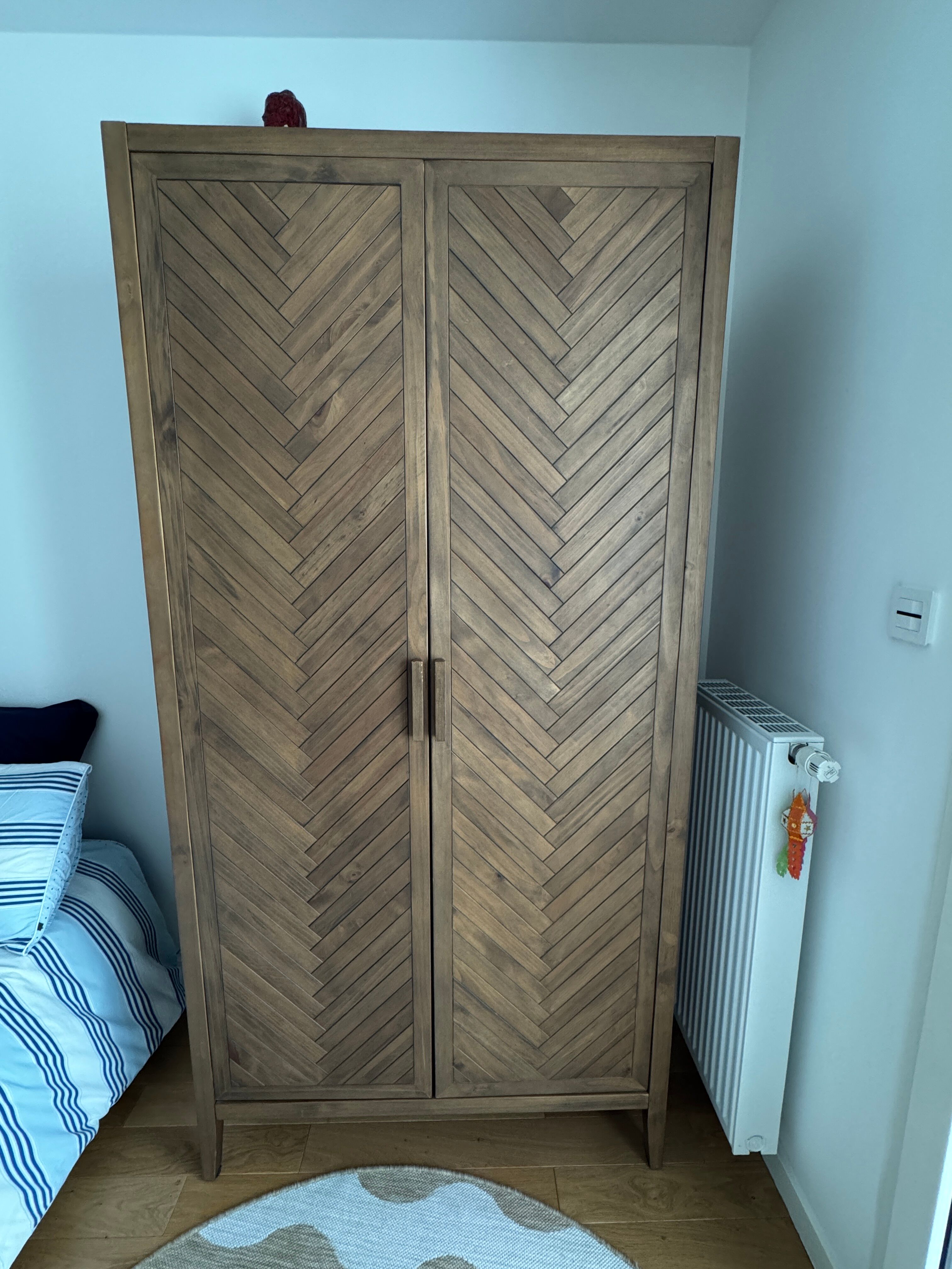 2-door wardrobe in solid pine