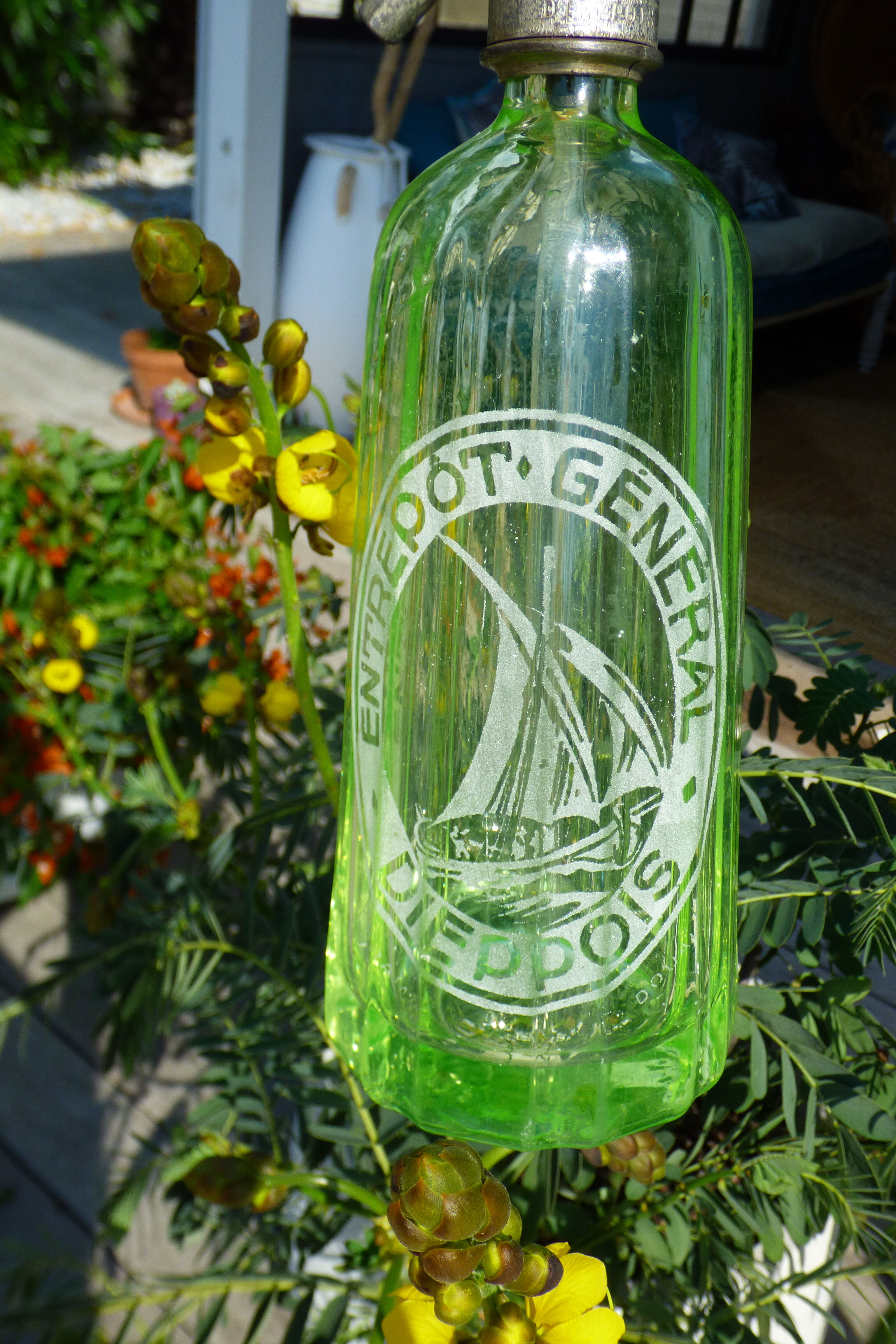 Siphon.seltz. remarkable pyramidal siphon. dieppe.