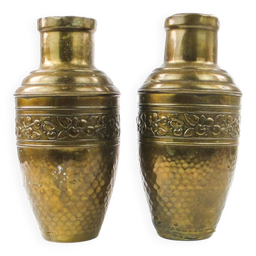 Paire d'amphores Art Nouveau, laiton, France, début du XXe siècle