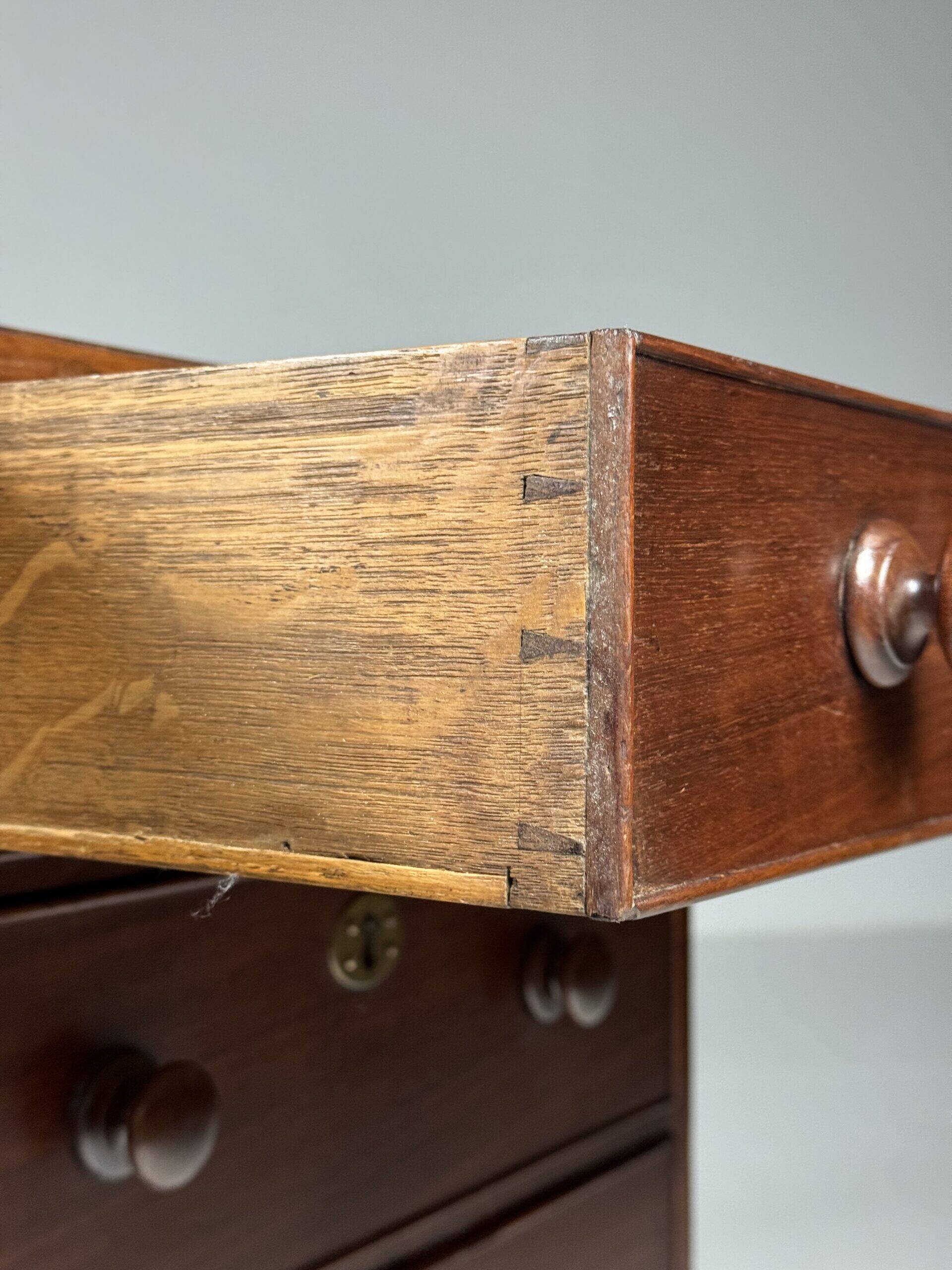 Bureau partenaire en acajou anglais du 19e siècle