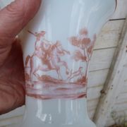 Vase en opaline motifs en grisaille rouge Chasse au Sanglier