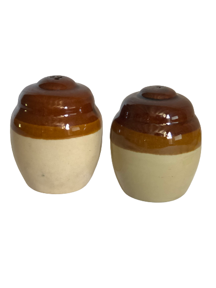 Salt pepper in sandstone
