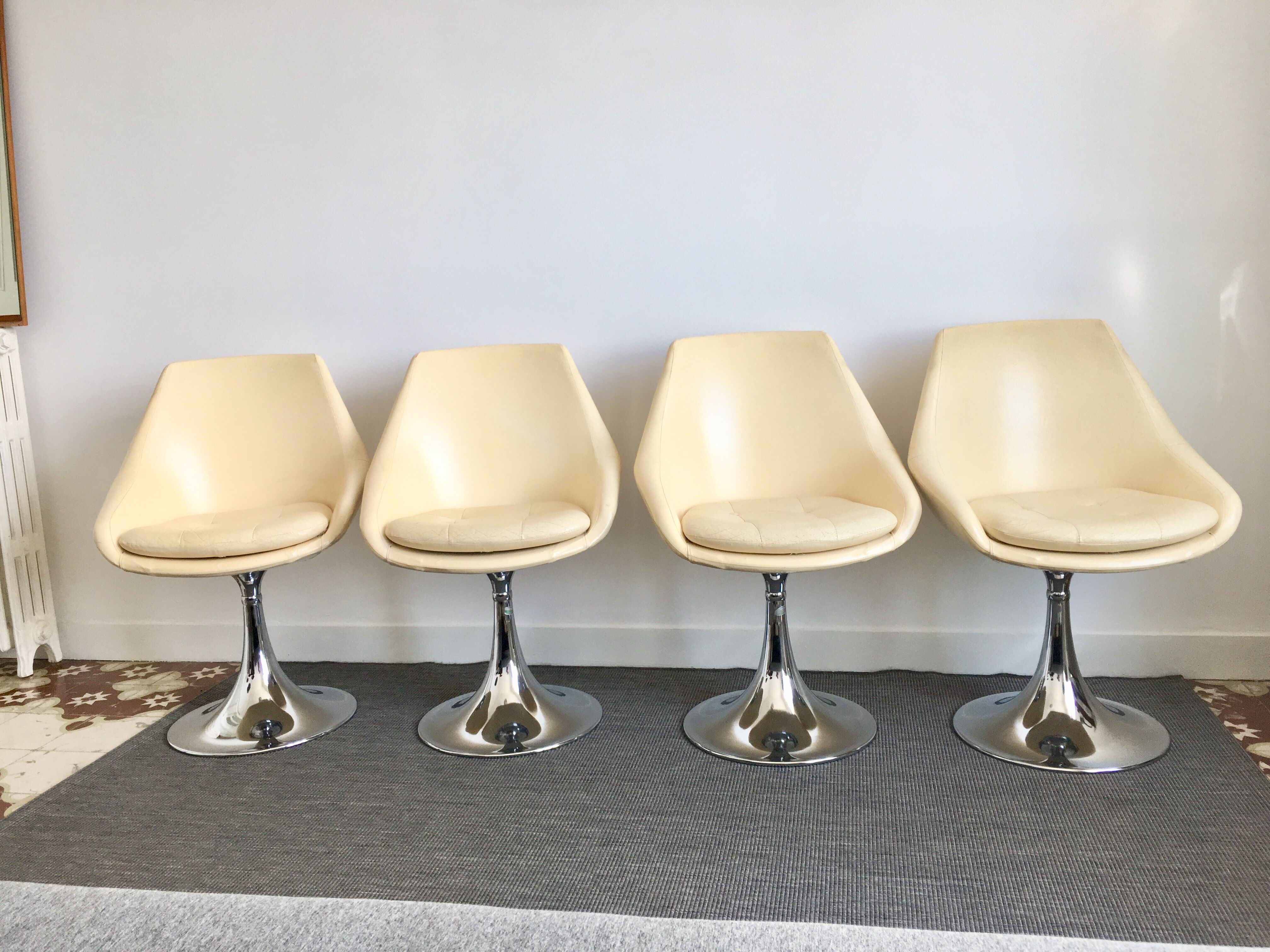 Vintage chair foot tulip