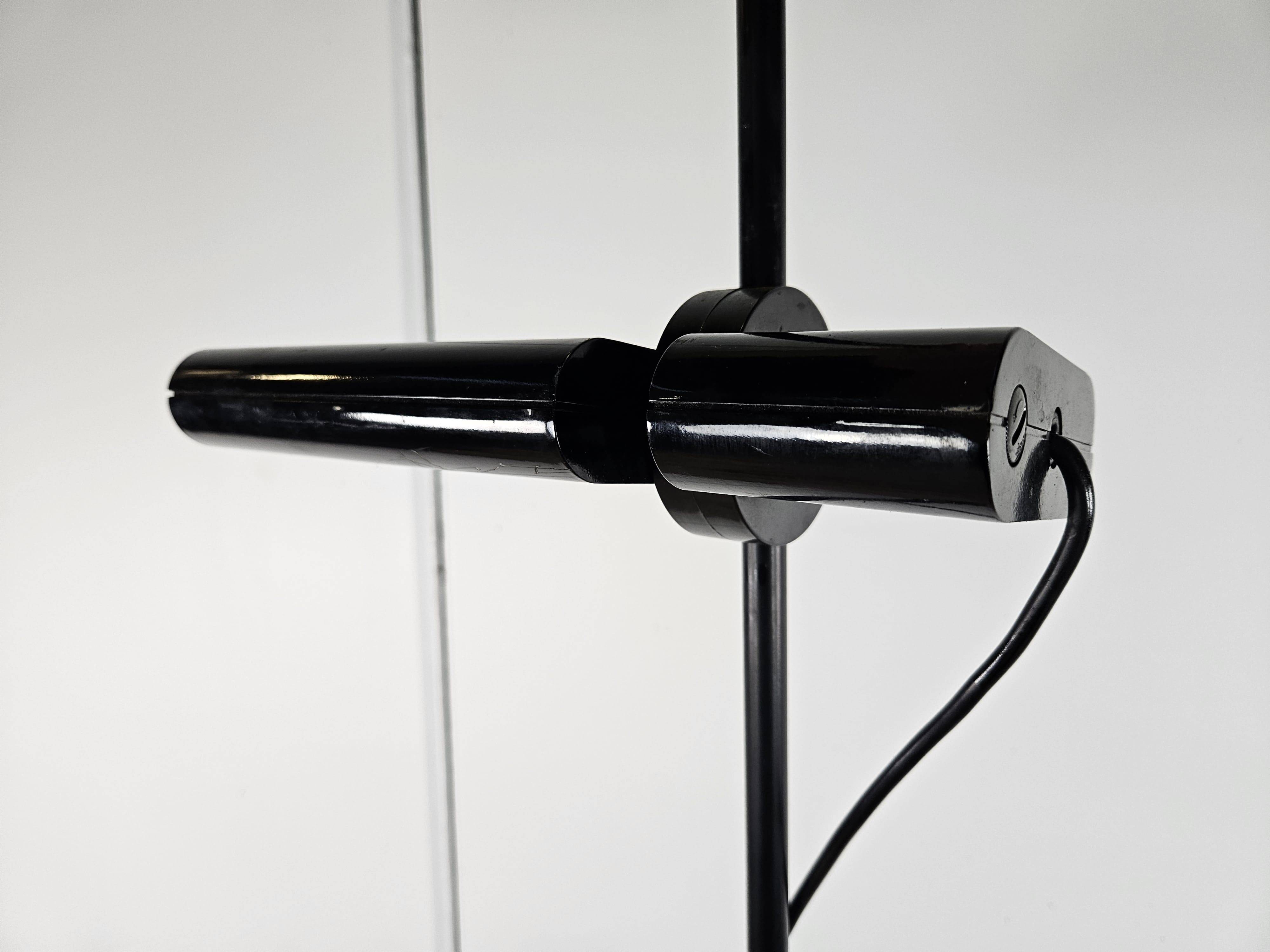 Lampadaire Aton conçu par Ernesto Gismondi en 1980 pour Artemide