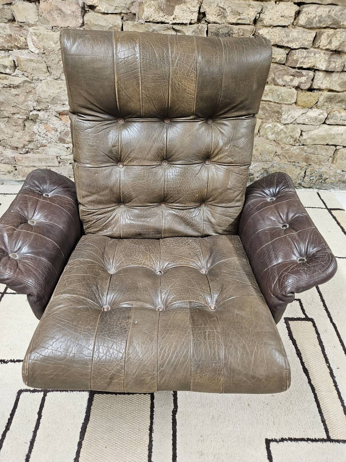 Vintage leather lounge chair 1960