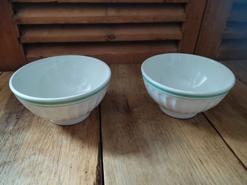 Porcelain bowls italy bordered green