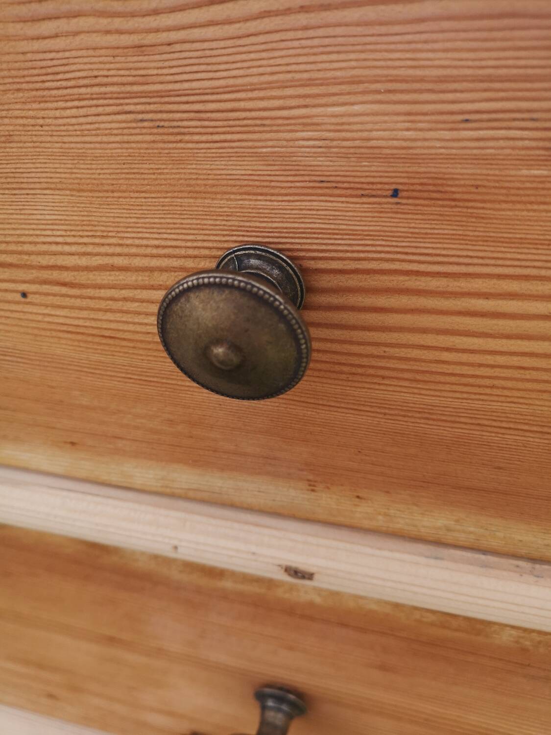 4-drawer pine chest of drawers