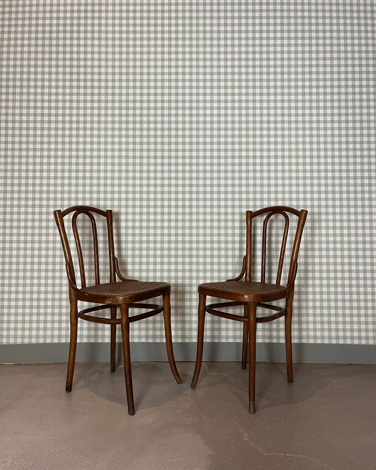 Paire de chaises Thonet bois et cannage