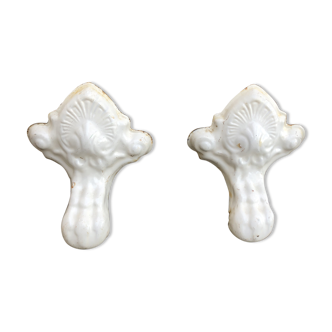 Cast-iron bathtub feet
