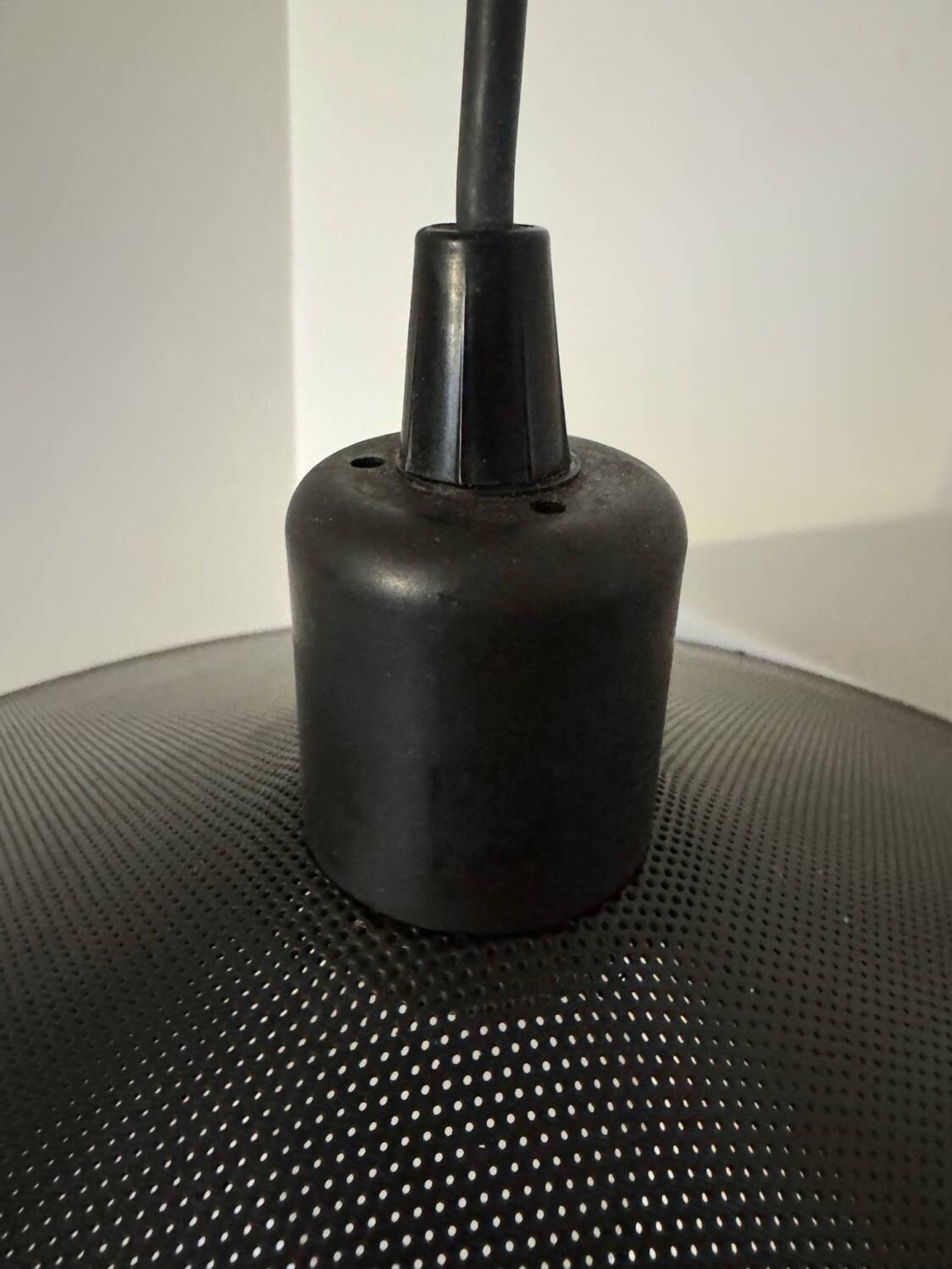 Suspension en métal micro-perforé, années 60