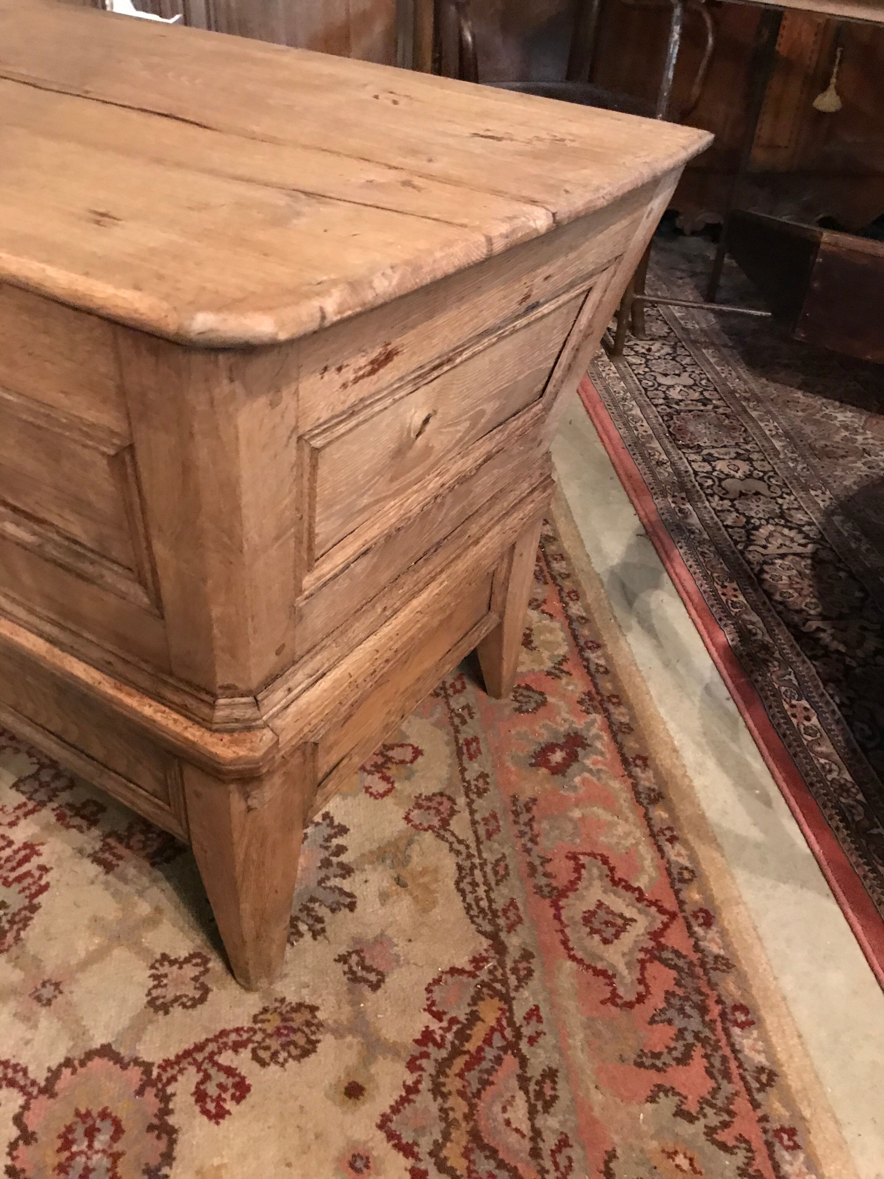 Box Pétrin in oak XIXeme decapé